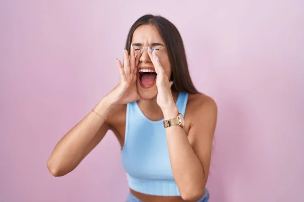 Young Brunette Woman Standing Pink Background Shouting Angry Out Loud — Stockfoto