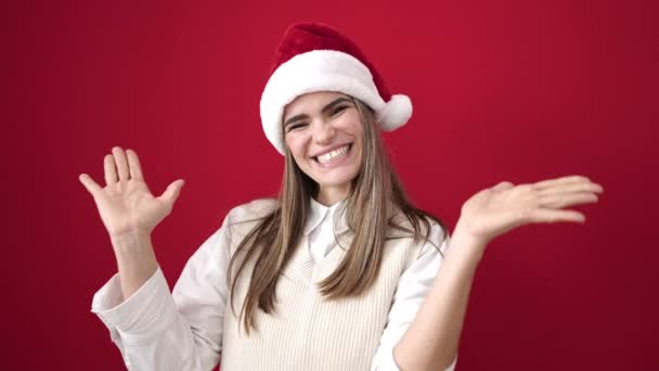 Jong Mooi Latino Vrouw Dragen Christmas Hoed Klappen Handen Geïsoleerde — Stockvideo