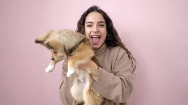 Young Hispanic Woman Dog Smiling Confident Dancing Isolated Pink Background — Stock Video