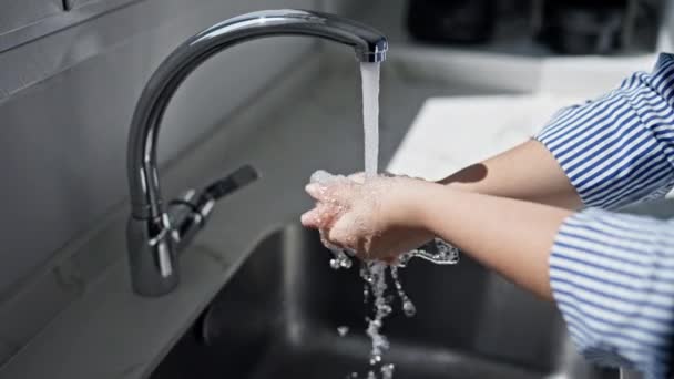 Young Beautiful Hispanic Woman Washing Hands Kitchen — Stock Video