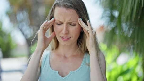 Young Blonde Woman Suffering Headache Park — Vídeo de Stock
