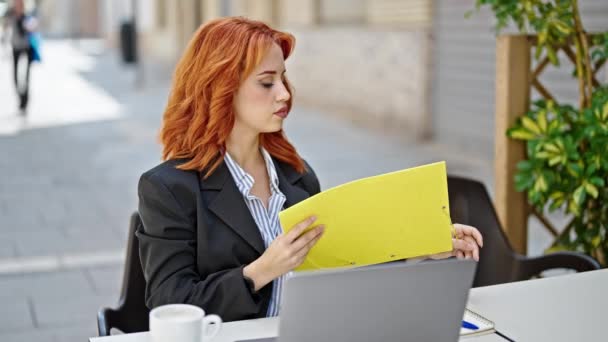 Young Redhead Woman Business Worker Holding Documents Binder Coffee Shop — Stock Video