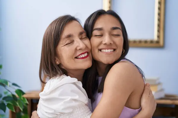 Two Women Mother Daughter Smiling Confident Hugging Each Other Home — Foto de Stock