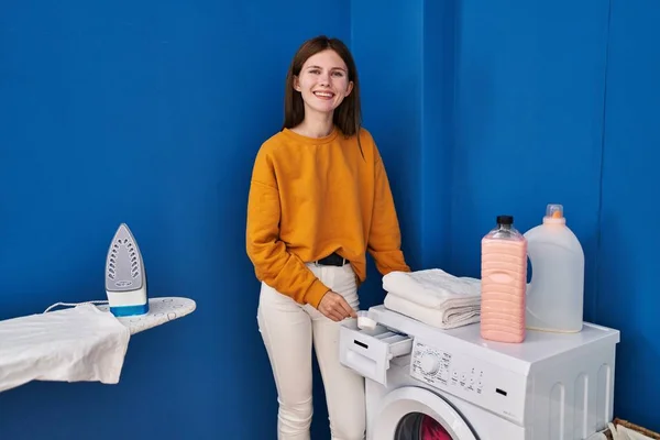 Young Blonde Woman Pouring Detergent Washing Machine Laundry Room — Foto de Stock
