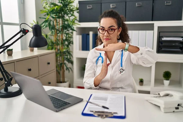 Young Hispanic Woman Wearing Doctor Uniform Stethoscope Doing Time Out — Stock Photo, Image