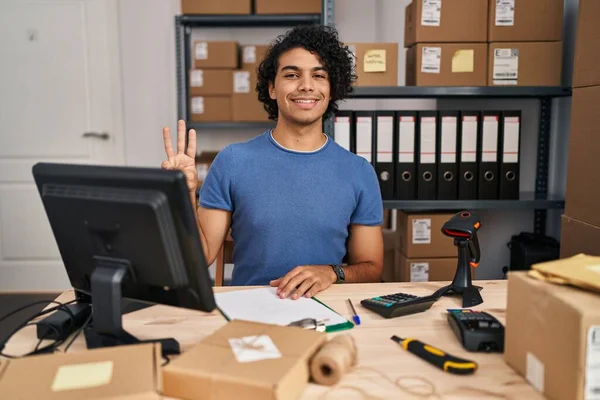 Hispanic Man Curly Hair Working Small Business Ecommerce Showing Pointing — Stock Photo, Image