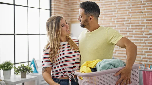 Man Woman Couple Looking Each Other Holding Basket Clothes Laundry — Stock Photo, Image