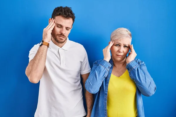 Young Brazilian Mother Son Standing Blue Background Hand Head Headache — Stock Photo, Image