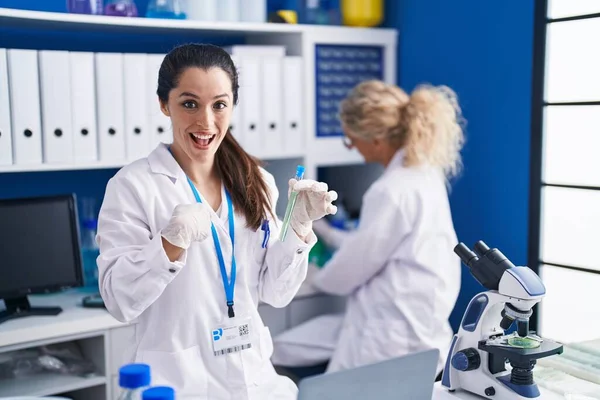 Young Hispanic Woman Working Scientist Laboratory Pointing Finger One Self — Stock Photo, Image