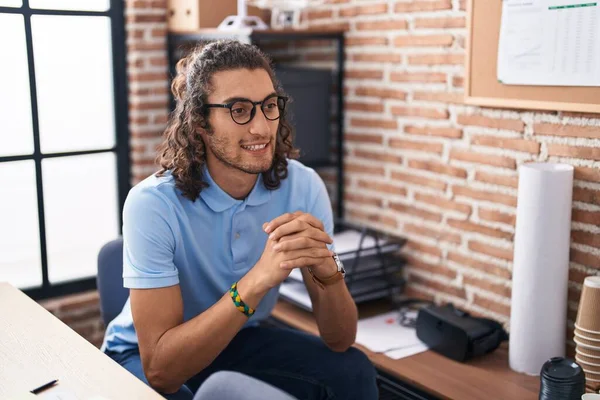 Young Hispanic Man Business Worker Smiling Confident Sitting Table Office — Stock Photo, Image