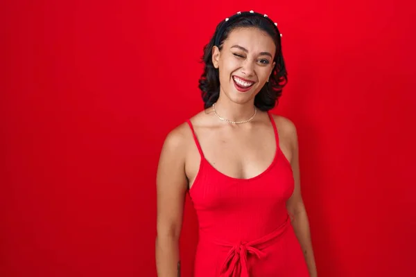 Young Hispanic Woman Standing Red Background Winking Looking Camera Sexy — Stock Photo, Image