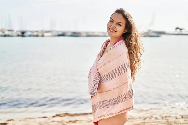 Young Beautiful Hispanic Woman Tourist Wearing Bikini Towel Beach — Stock Photo, Image