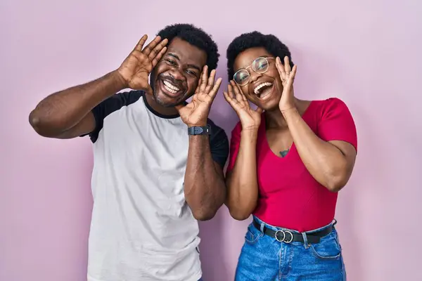Young African American Couple Standing Pink Background Smiling Cheerful Playing — Stock Photo, Image