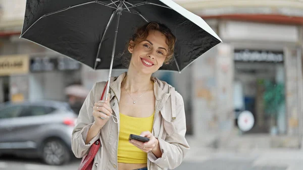Young Woman Holding Umbrella Using Smartphone Smiling Street — Stock Photo, Image
