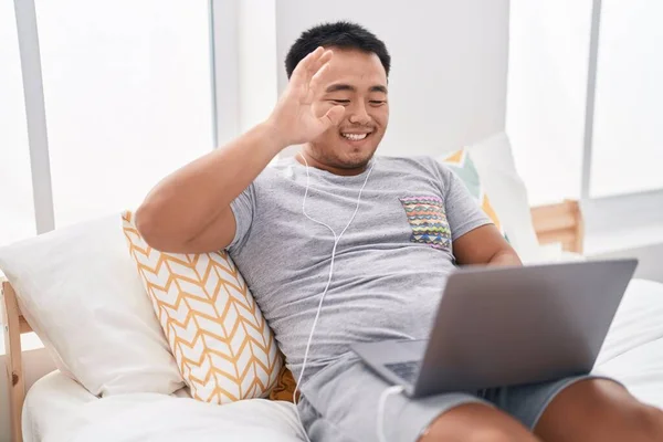 Chinese Young Man Using Laptop Sitting Bed Looking Positive Happy — Stock Photo, Image