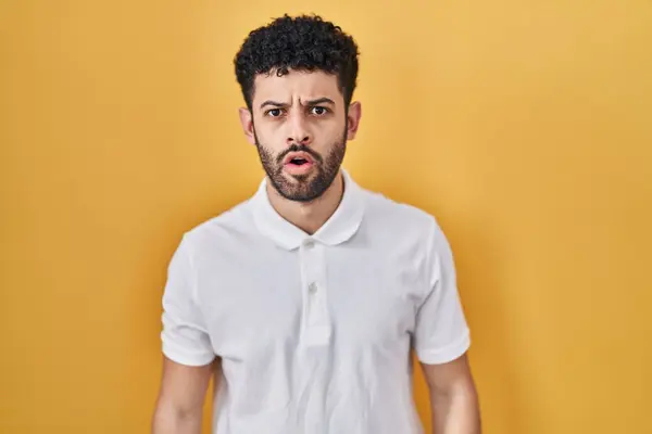 Arab Man Standing Yellow Background Afraid Shocked Surprise Amazed Expression — Stock Photo, Image