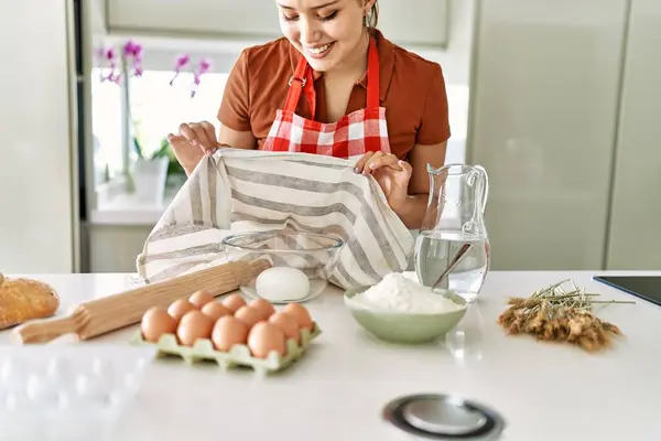 Young Beautiful Hispanic Woman Smiling Confident Covering Bowl Bread Dough — стоковое фото