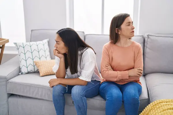 Two Women Mother Daughter Arguing Home — Stock Photo, Image