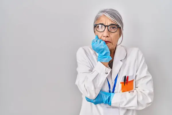 Middle Age Woman Grey Hair Wearing Scientist Robe Looking Stressed — Stock Photo, Image