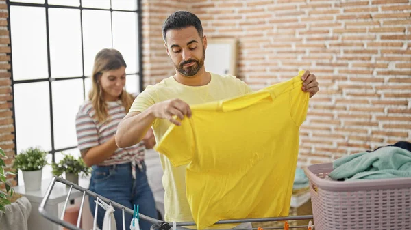 Man Woman Couple Hanging Clothes Clothesline While Girlfriend Using Smartphone — Stock Photo, Image