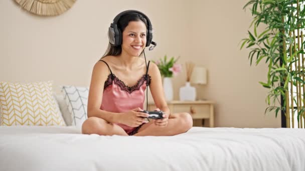 Young Beautiful Hispanic Woman Playing Video Game Sitting Bed Smiling — Stock Video