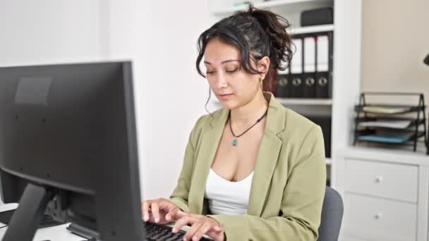 Young Beautiful Hispanic Woman Business Worker Using Computer Smartphone Office — стоковое видео