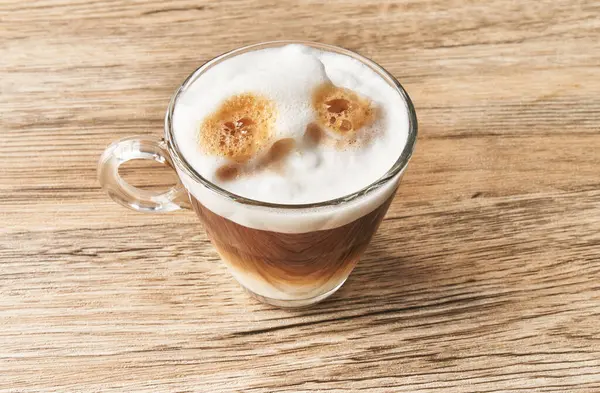 Uma Xícara Café Cappuccino Superfície Madeira — Fotografia de Stock