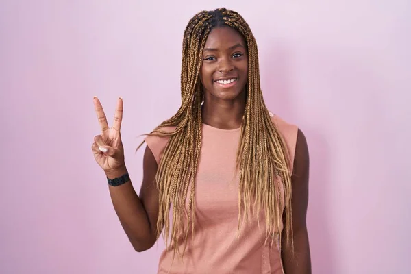 African American Woman Braided Hair Standing Pink Background Showing Pointing — Fotografia de Stock