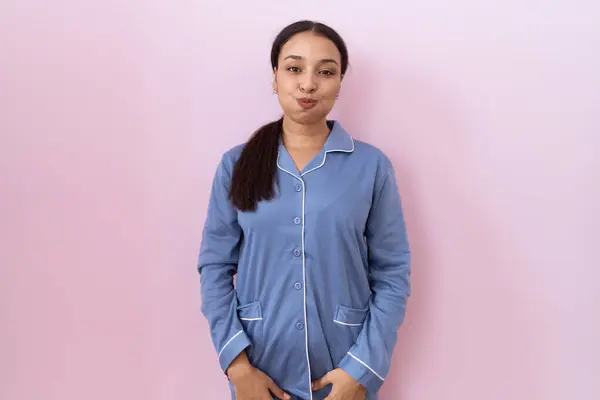 Mujer Árabe Joven Usando Pijama Azul Soplando Mejillas Con Cara —  Fotos de Stock