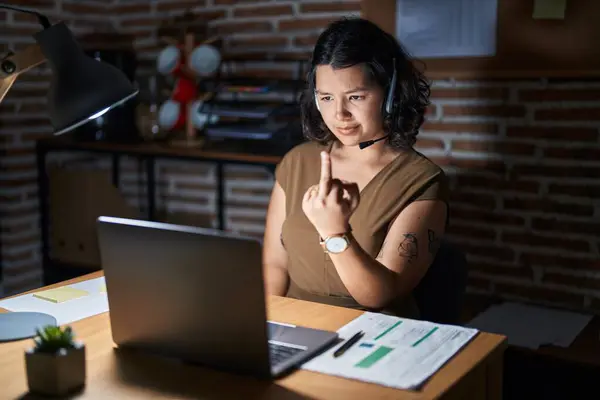 Young Hispanic Woman Working Office Night Showing Middle Finger Impolite — Stockfoto