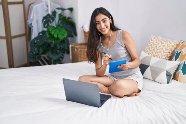 Young Hispanic Girl Using Laptop Touchpad Sitting Bed Bedroom — Stockfoto