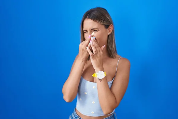 Young Woman Standing Blue Background Smelling Something Stinky Disgusting Intolerable — Foto de Stock