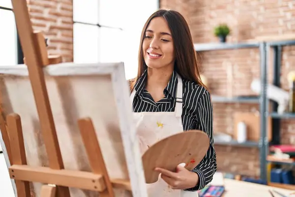 Young Beautiful Hispanic Woman Artist Smiling Confident Drawing Art Studio — Stock Photo, Image