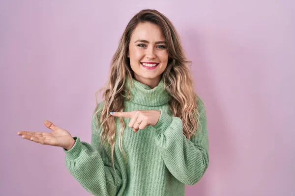 Young Caucasian Woman Standing Pink Background Amazed Smiling Camera While — Φωτογραφία Αρχείου