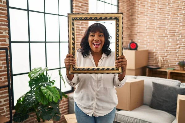 Hispanic Woman New Home Holding Empty Frame Celebrating Crazy Amazed — Stock Photo, Image