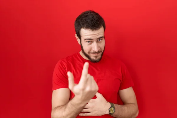 Joven Hombre Hispano Con Camiseta Roja Casual Haciendo Señas Ven — Foto de Stock