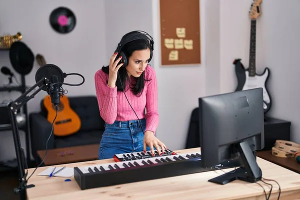Young Caucasian Woman Musician Having Session Music Studio — стоковое фото
