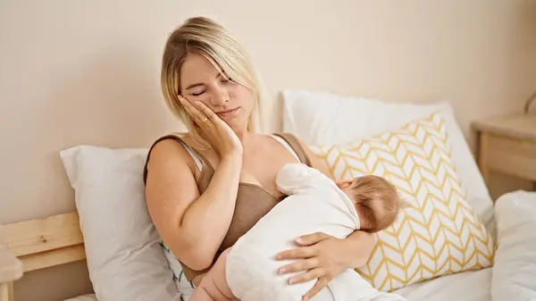 Mother Daughter Sitting Bed Breastfeeding Baby Tired Yawning Bedroom — Stock Photo, Image