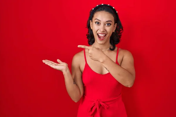 Young Hispanic Woman Standing Red Background Amazed Smiling Camera While — Stock Photo, Image