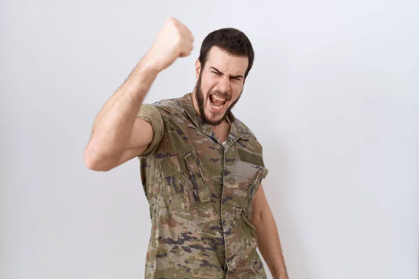 Young Hispanic Man Wearing Camouflage Army Uniform Angry Mad Raising — Stock Photo, Image