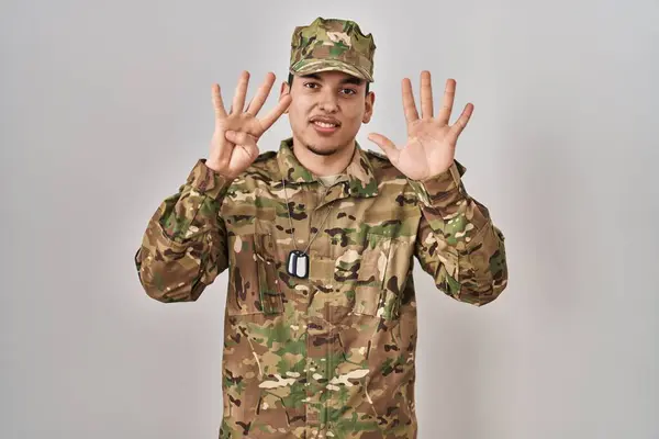 Young Arab Man Wearing Camouflage Army Uniform Showing Pointing Fingers — Stock Photo, Image