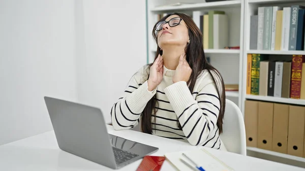Young Beautiful Hispanic Woman Student Using Laptop Stressed Cervical Pain — Stock Photo, Image
