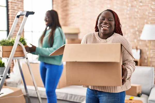 Two African Women Moving New Home Smiling Laughing Hard Out — Stock Photo, Image