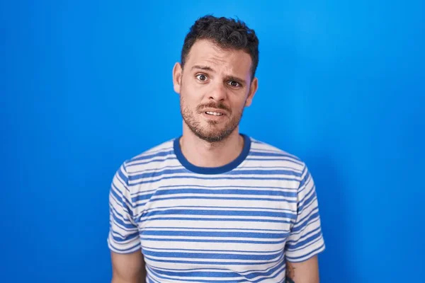 Young Hispanic Man Standing Blue Background Shock Face Looking Skeptical — Stock Photo, Image