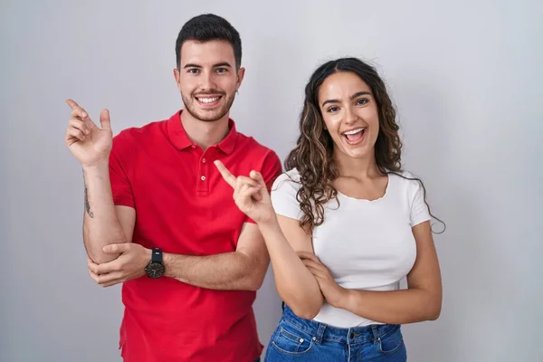 Young Hispanic Couple Standing Isolated Background Big Smile Face Pointing — Stock Photo, Image