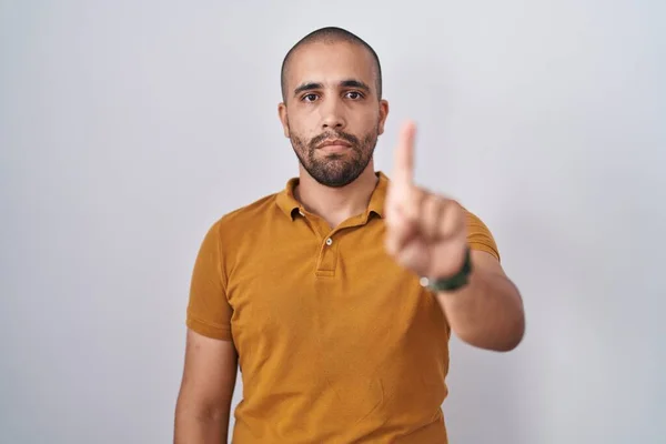 Hispanic Man Beard Standing White Background Pointing Finger Angry Expression — 图库照片