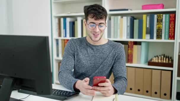 Young Hispanic Man Student Using Smartphone Library University — Stock Video