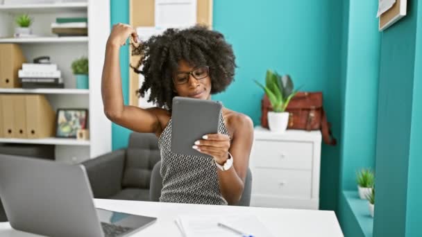 African American Woman Business Worker Make Selfie Touchpad Office — Stock Video
