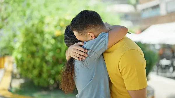 Man Woman Couple Hugging Each Other Park — Stock fotografie