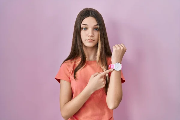 Teenager Girl Standing Pink Background Hurry Pointing Watch Time Impatience — Stock Photo, Image